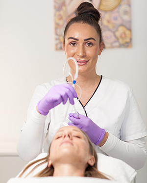 JetPeel-Behandlung mit Frau Bjelobrk - kosmetik-studio-carola-kiesel-stuttgart-beauty-balance